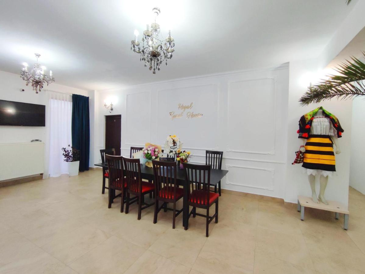 Regal Guest House Сигету-Мармацией Экстерьер фото