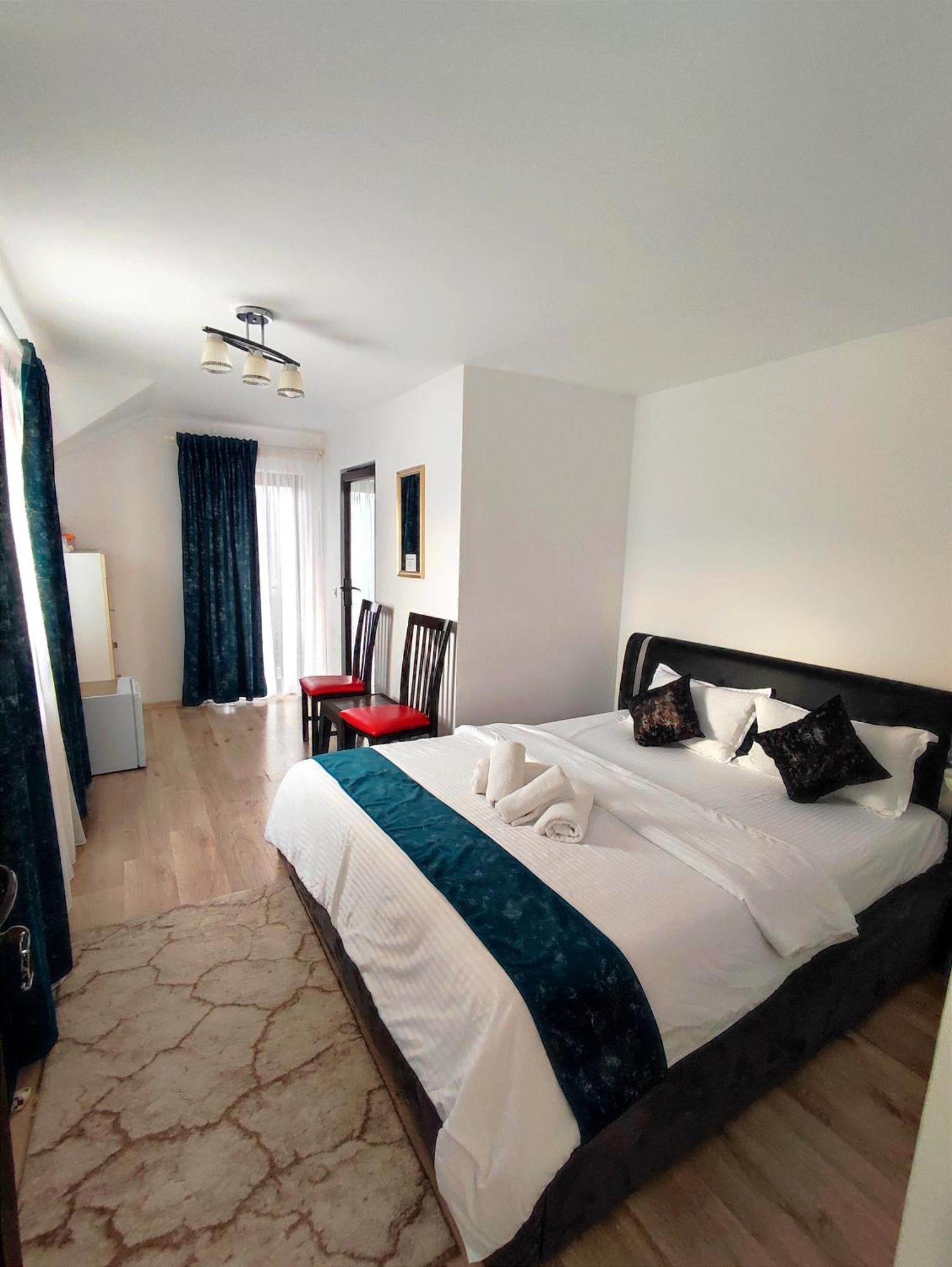 Regal Guest House Сигету-Мармацией Экстерьер фото